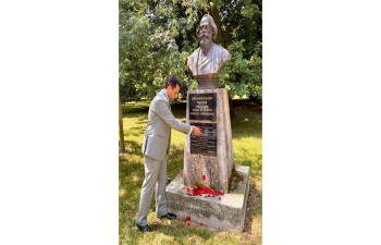 During his visit to the city of Maribor in Slovenia on June 12, Ambassador  Amit Narang  paid respectful tributes at the bust of Gurudev Rabindranath Tagore