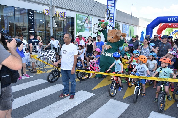 Embassy marks 150th birth anniversary of Mahatma Gandhi in the Vzajemna Kids’ Cycling Marathon